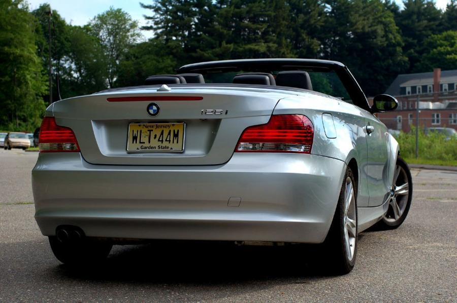  BMW 128i Convertible 2008 года  (фото 31 из 32)